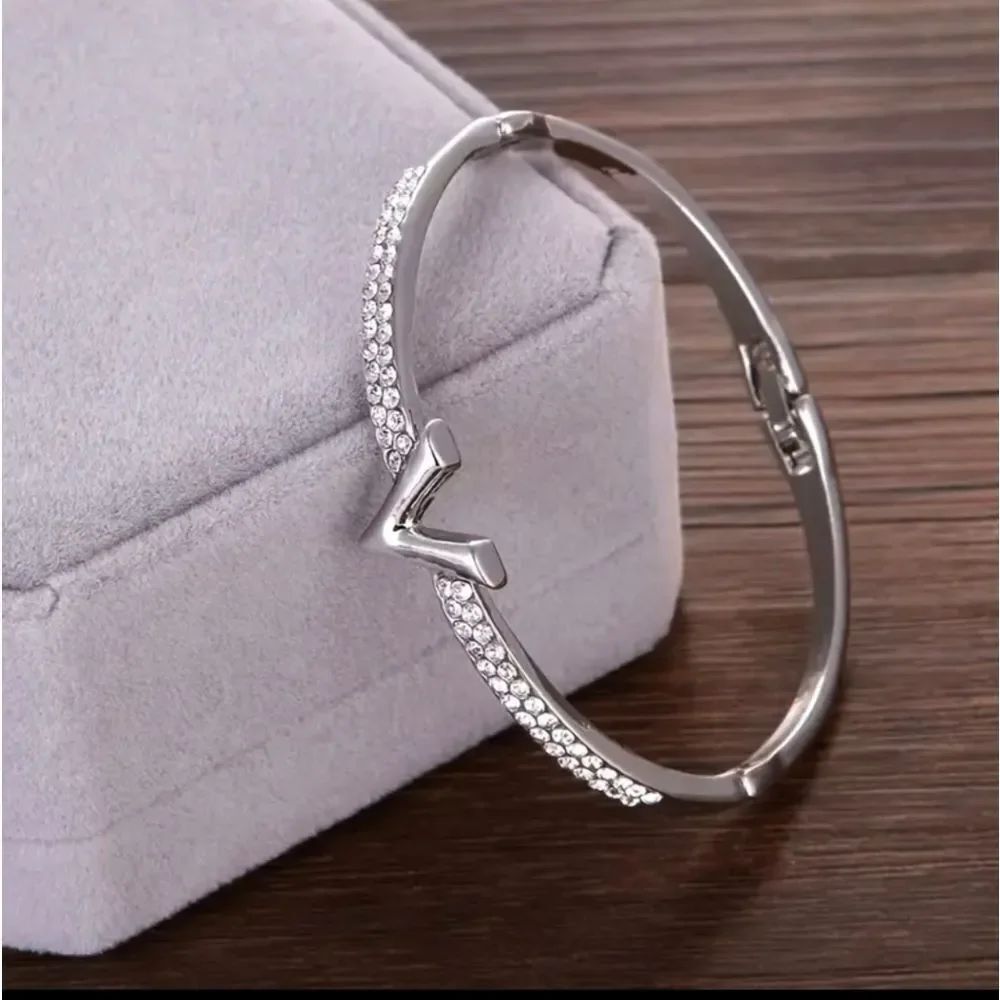 Silver Luxury Diamond Letter V Bangle Bracelet